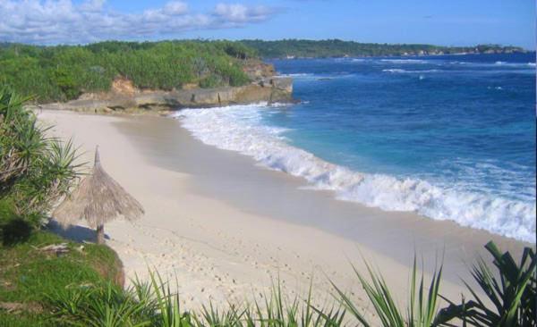 Anugrah Sari Homestay By Wizzela Nusa Lembongan  Ngoại thất bức ảnh